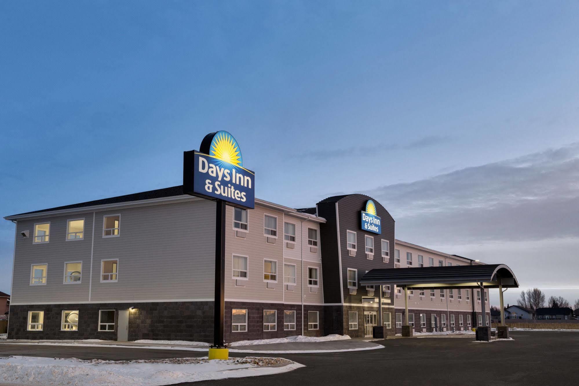 Days Inn & Suites By Wyndham Warman מראה חיצוני תמונה